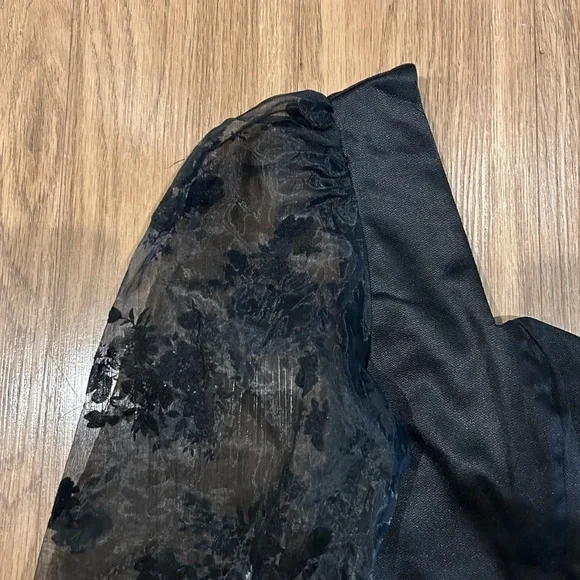 Nasty Gal Puffy Sleeve Crop Top - Picture 3 of 6